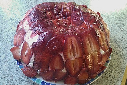 Mai - Torte mit Erdbeeren und Waldmeister 19