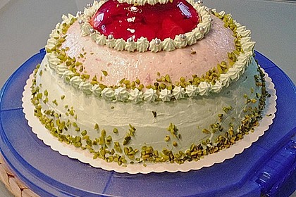 Mai - Torte mit Erdbeeren und Waldmeister 6