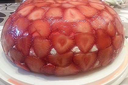 Mai - Torte mit Erdbeeren und Waldmeister 13