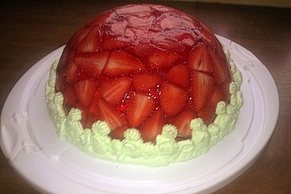 Mai - Torte mit Erdbeeren und Waldmeister 7