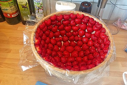 Mai - Torte mit Erdbeeren und Waldmeister 8