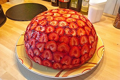 Mai - Torte mit Erdbeeren und Waldmeister 1