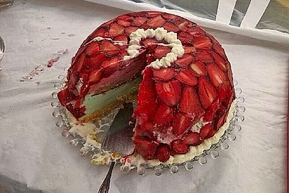 Mai - Torte mit Erdbeeren und Waldmeister 5