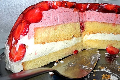 Mai - Torte mit Erdbeeren und Waldmeister 14