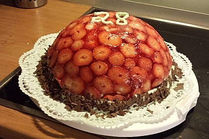 Mai - Torte mit Erdbeeren und Waldmeister 2