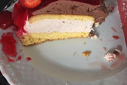 Mai - Torte mit Erdbeeren und Waldmeister 22