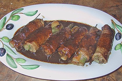 Kalbsr&ouml;llchen mit Spargel gef&uuml;llt