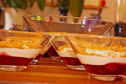 Kirsch - Mascarpone W&ouml;lkchen im Amarettini - Hagel