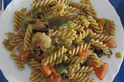 Nudeln mit Gefl&uuml;gelfilet und Tomaten