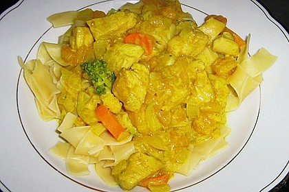 Nudelpfanne mit Putenstreifen, Pfirsich und Curry 1