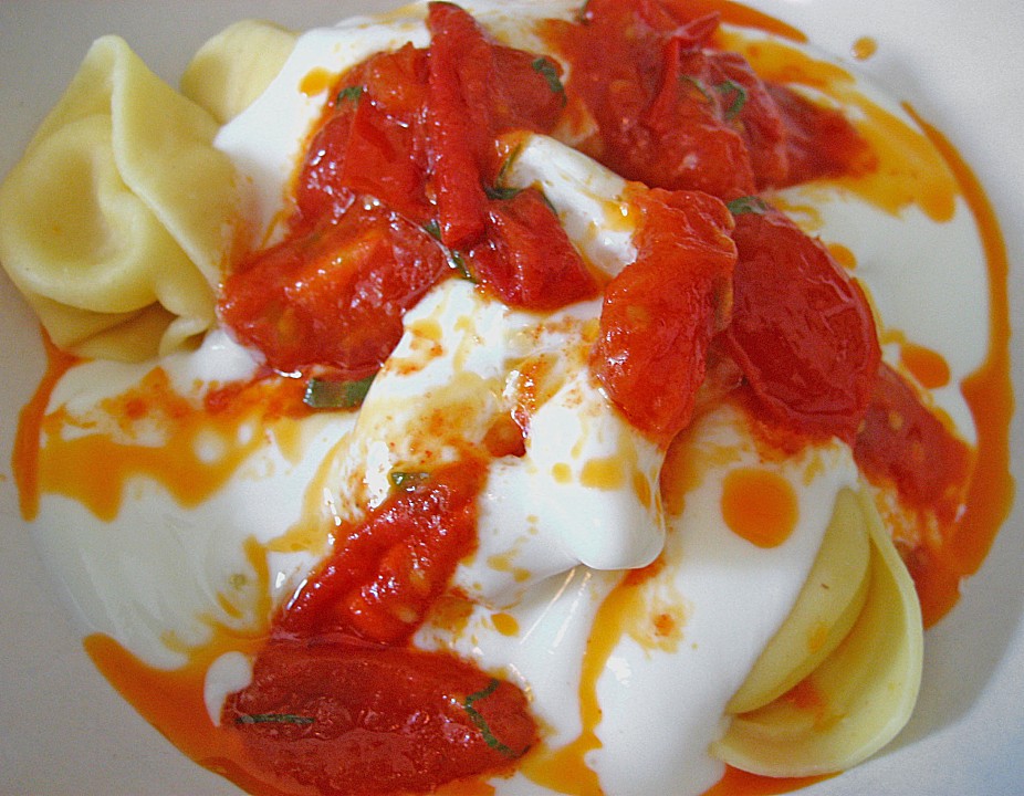 Tortellini mit Joghurt - Soße türkisch - italienisch (Rezept mit Bild ...