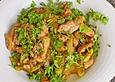 Zucchinipfanne mit Putenstreifen