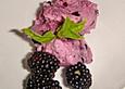Brombeereis mit Joghurt