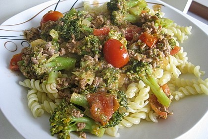 Brokkoli - Hackfleisch - Topf mit Nudeln 2