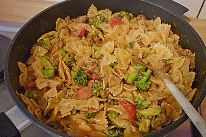 Brokkoli - Hackfleisch - Topf mit Nudeln 6