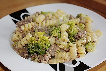 Brokkoli - Hackfleisch - Topf mit Nudeln 3