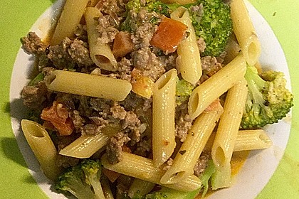 Brokkoli - Hackfleisch - Topf mit Nudeln 13