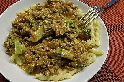 Brokkoli - Hackfleisch - Topf mit Nudeln 15