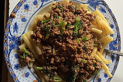 Brokkoli - Hackfleisch - Topf mit Nudeln 9