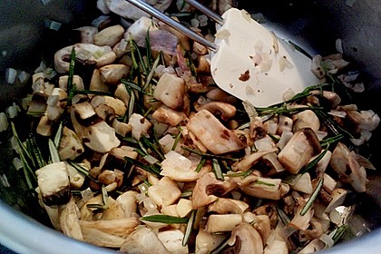 Rosmarinsüppchen mit Geflügelspieß 17