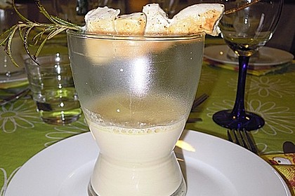 Rosmarinsüppchen mit Geflügelspieß 16