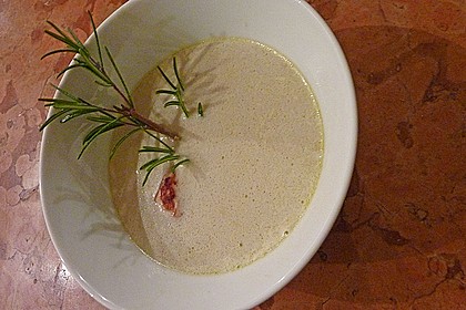 Rosmarinsüppchen mit Geflügelspieß 20