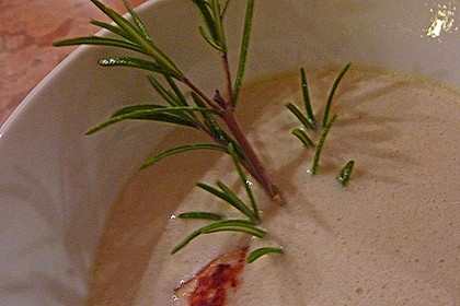 Rosmarinsüppchen mit Geflügelspieß 19