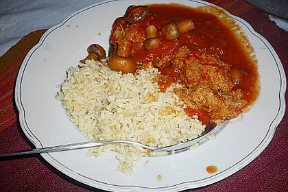 Paprikaschoten mit Quinoa - Hackf&uuml;llung und einer w&uuml;rzigen Tomatensauce