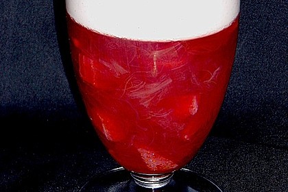 Rhabarber - Erdbeergelee mit Vanillesahne