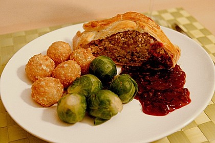 Paranussbraten in Bl&auml;tterteig mit Preiselbeersauce 6