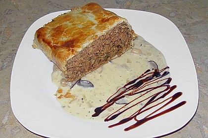Paranussbraten in Bl&auml;tterteig mit Preiselbeersauce 24