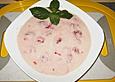 Illes leichtes Grie&szlig;s&uuml;ppchen mit gefrosteten Himbeeren