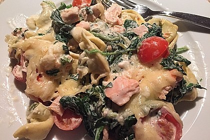 Tortellini gratiniert mit Lachs und Spinat