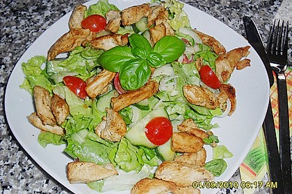 Bunter Salat mit Putenstreifen 1