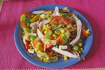 Bunter Salat mit Putenstreifen 2