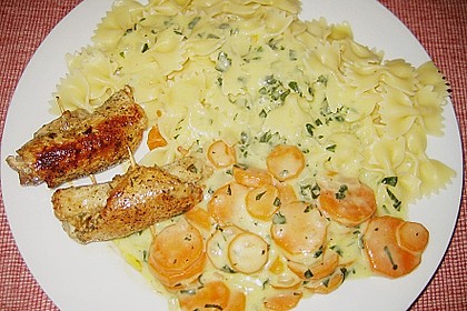 Schnitzelr&ouml;llchen auf M&ouml;hrengem&uuml;se 1