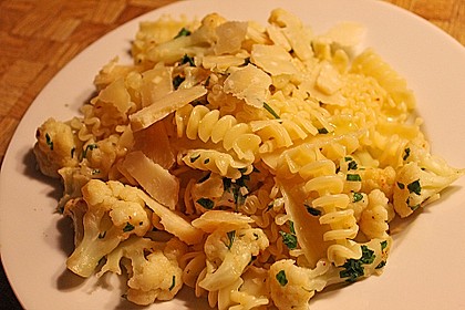 Italienische Nudeln mit Blumenkohl 7