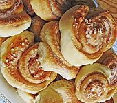 Schwedische Zimtschnecken (Kanelbullar) (Bild)