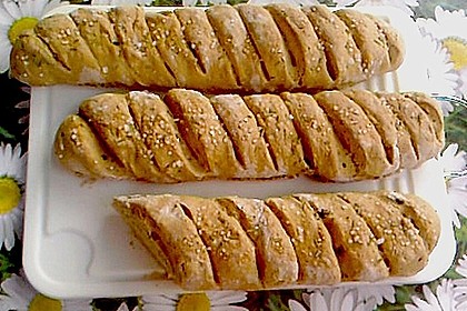 Kr&auml;uterbrot mit Oliven&ouml;l und getrockneten Tomaten 1