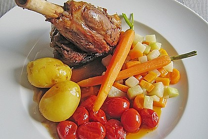 Lammstelzen mit M&ouml;hren, Kohlrabi und Schmortomaten 1