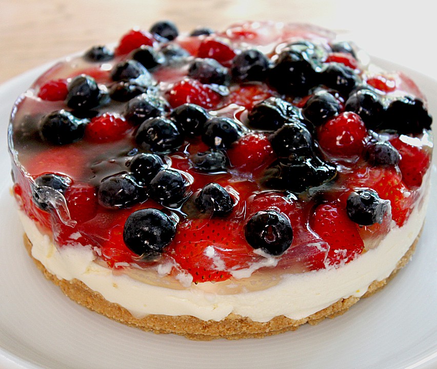 Joghurt - Sahne - Torte mit frischen Früchten (Rezept mit Bild ...