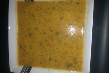 Zucchini - Cremesuppe (mit Lauch, Tomaten & Karotte)