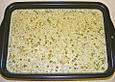 H&auml;hnchenschenkel mit Joghurt - Senf - Kruste auf Reis - Erbsen - Bett