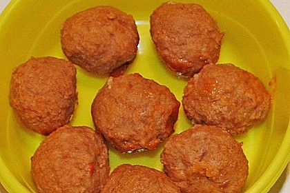 Hackb&auml;llchen in fruchtig - scharfer Tomatensauce mit Koriander 1