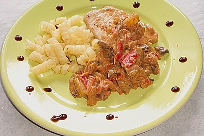 Puten Puszta Geschnetzeltes in Wein- Sahnesauce