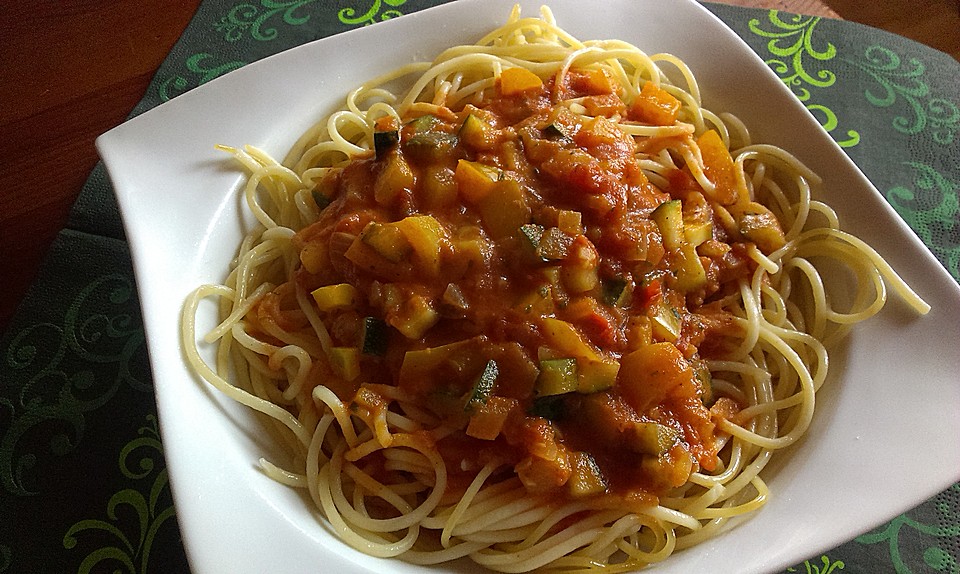 Spaghetti mit gebratenem Gemüse und Tomaten - Sahne - Sauce (Rezept mit ...