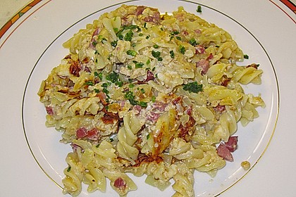 Nudeln mit K&auml;se, Schinken und Ei