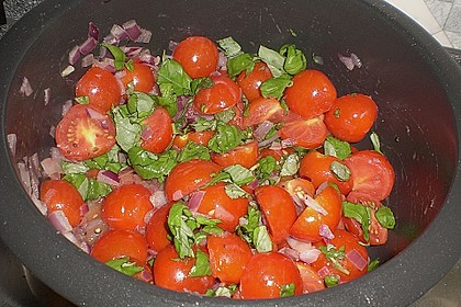 Bandnudeln mit frischen Tomaten, Mozzarella und Basilikum 2