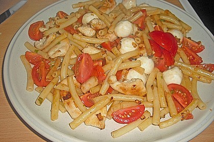 Bandnudeln mit frischen Tomaten, Mozzarella und Basilikum 7