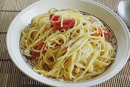 Bandnudeln mit frischen Tomaten, Mozzarella und Basilikum 8
